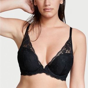 NWOT Gap size XS Black lace sheer bralette.